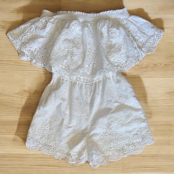 Abercrombie Fitch White Lace Eyelet
Off Shoulder‎ Romper Size Small - Picture 1 of 12